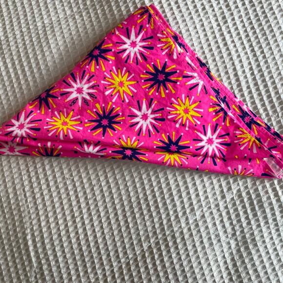 Lush Reusable Gift Wrap Scarf Snow Fairy Pink Starburst Measuring 27in by 27in - Picture 8 of 8